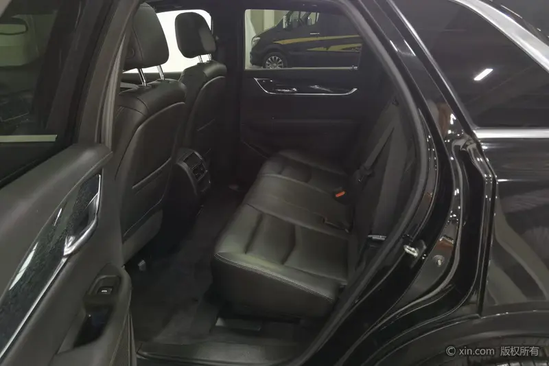 Cadillac XT5 — фото 14