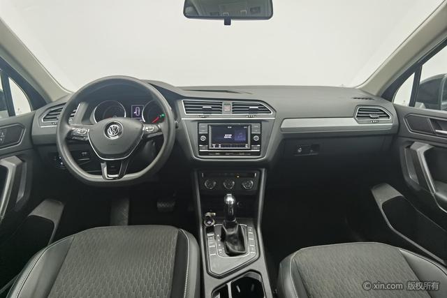 Volkswagen Tiguan L 2019 330 TSI AT 2 WD VI — фото 12