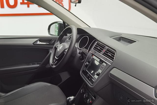 Volkswagen Tiguan L 2019 330 TSI AT 2 WD VI — фото 16