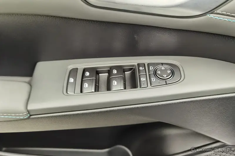 BYD Qin PLUS DM-i 55 KM — фото 17