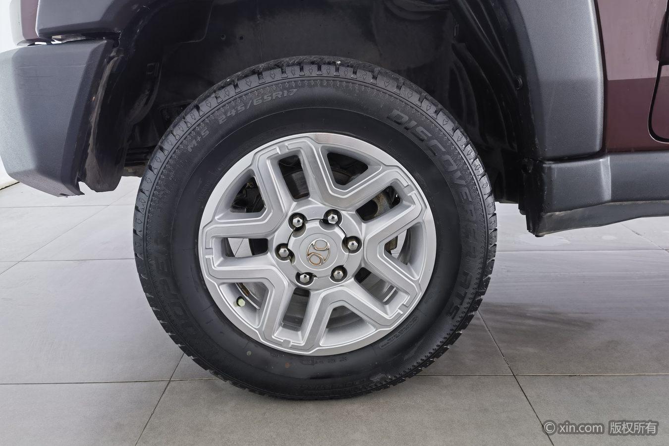 BAIC BJ40 2016 40L 2.0T MT Luxury