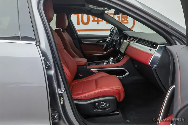 Jaguar F-PACE — фото 14