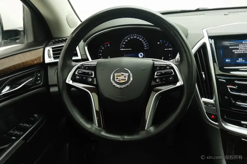 Cadillac SRX — фото 9