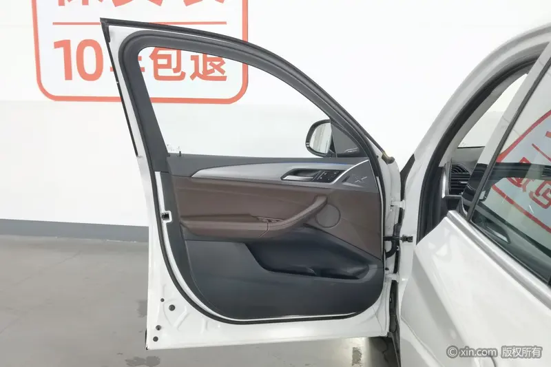 BMW iX3 рестайлинг — фото 15