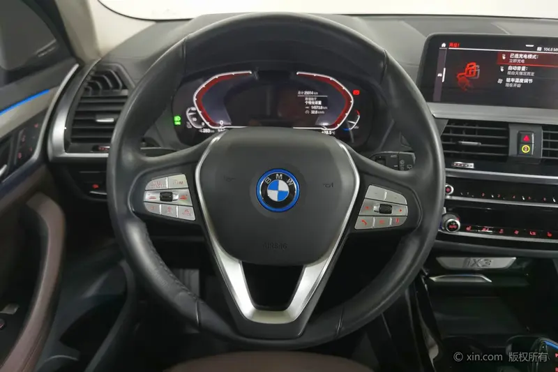 BMW iX3 рестайлинг — фото 9