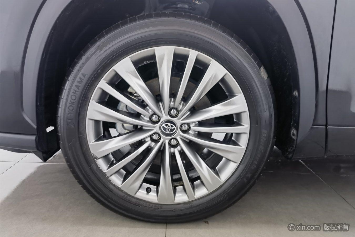 Toyota Highlander 2024 2.5L Luxury 7 мест