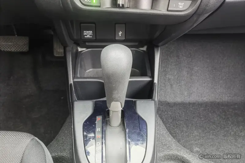 Honda Fit — фото 10