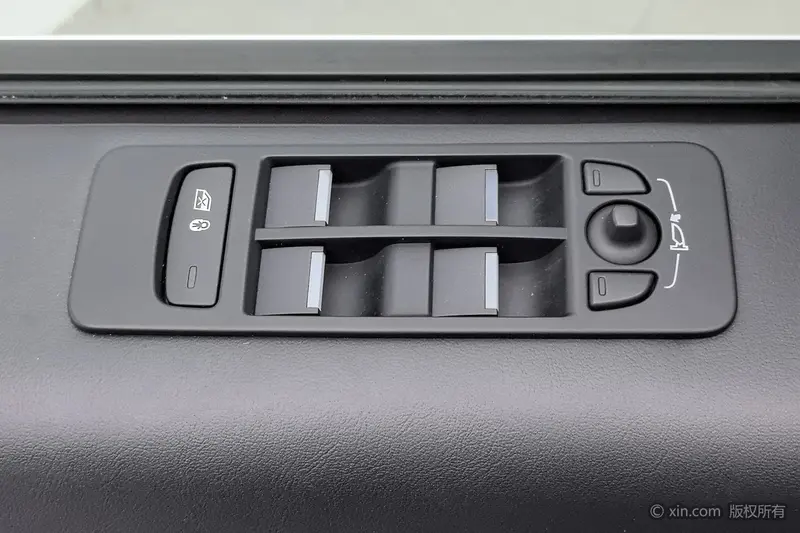 Land Rover Discovery Sport — фото 17