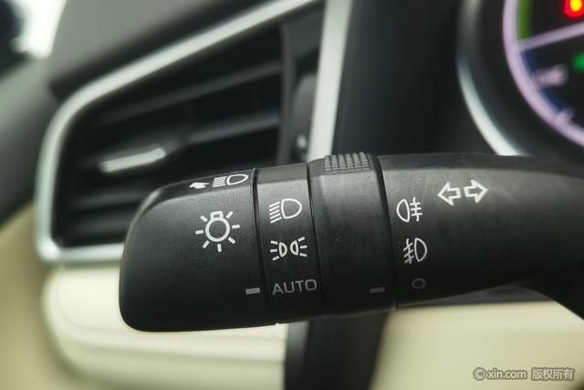 Toyota Camry 2018 2.5 HG — фото 16
