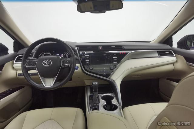Toyota Camry 2018 2.5 HG — фото 13