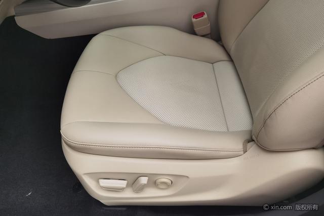 Toyota Camry 2018 2.5 HG — фото 18