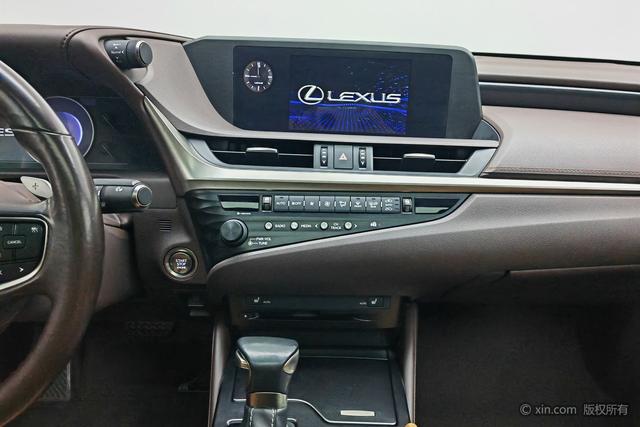 Lexus ES 2020 200 VI — фото 12