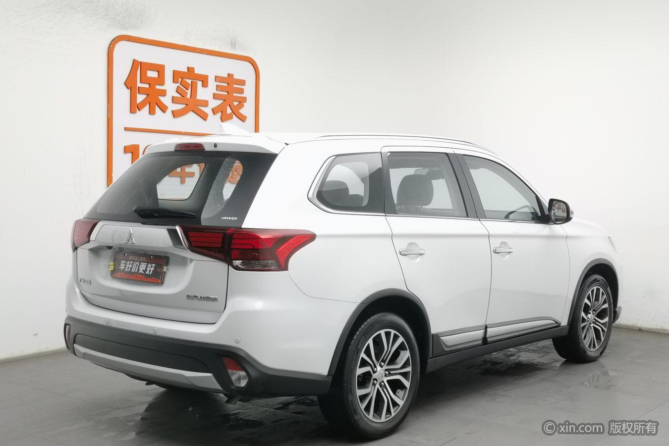Mitsubishi Outlander 2018 2.4L Luxury 7 мест