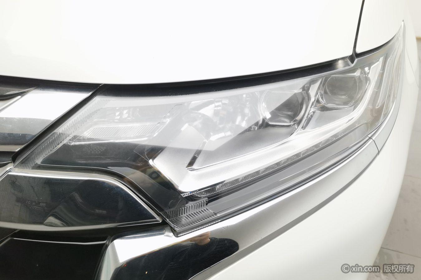 Mitsubishi Outlander 2018 2.4L Luxury 7 мест