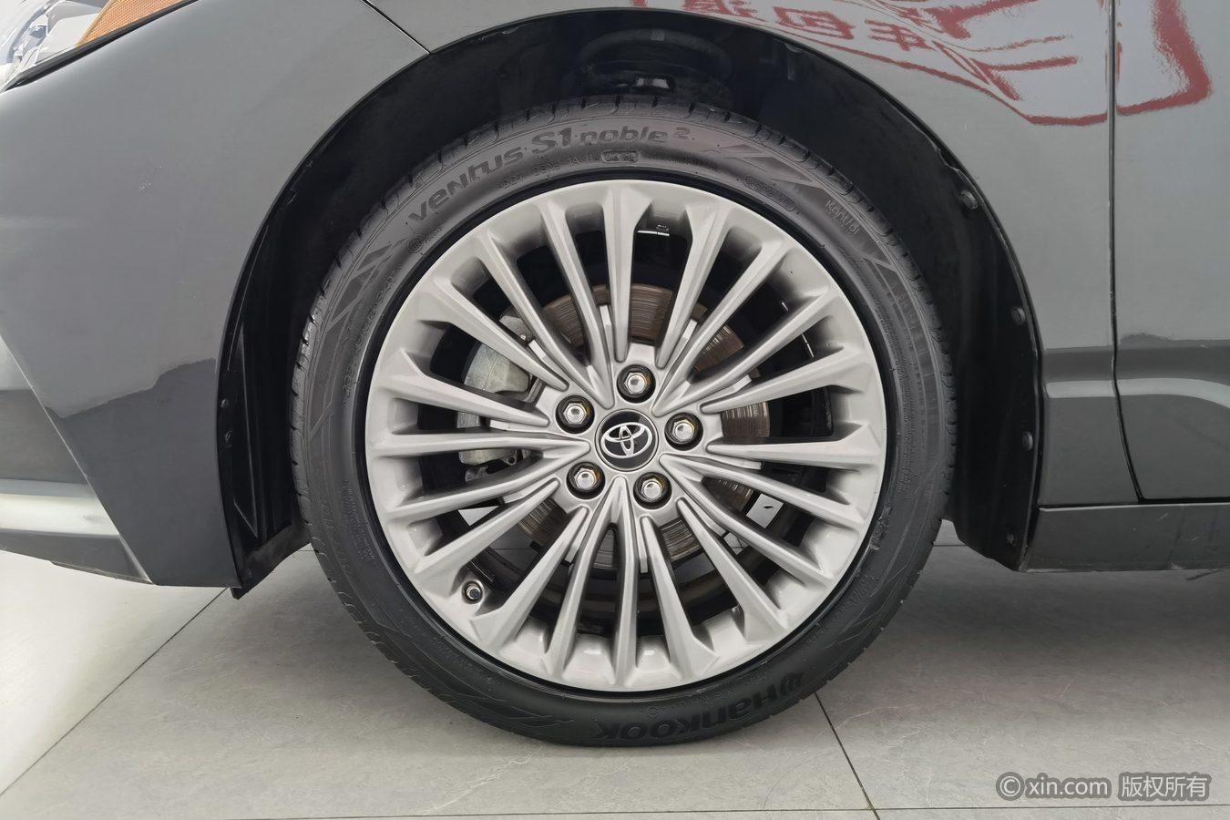 Toyota Avalon 2019 2.5L XLE Luxury VI