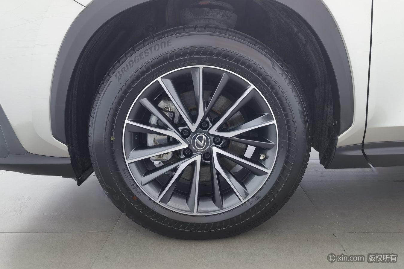 Lexus NX 2022 260