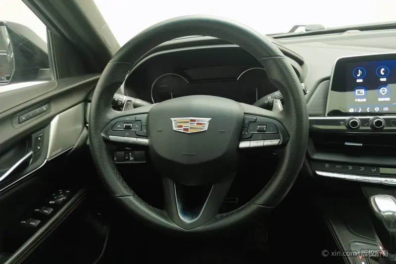 Cadillac CT4 — фото 9