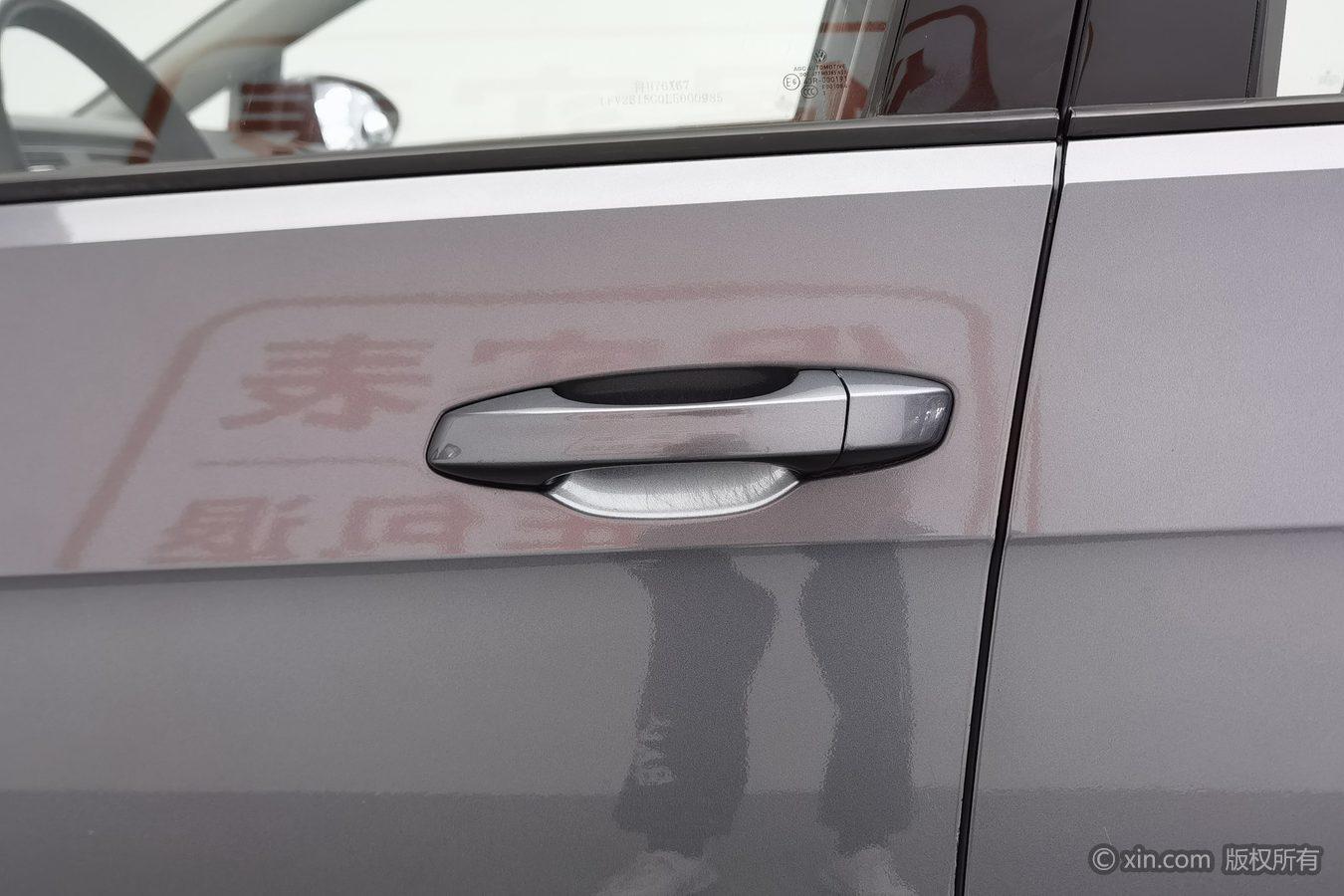 Volkswagen Golf 2014 1.6L MT Fashion