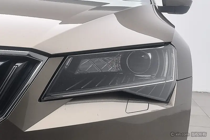 Skoda Superb — фото 5