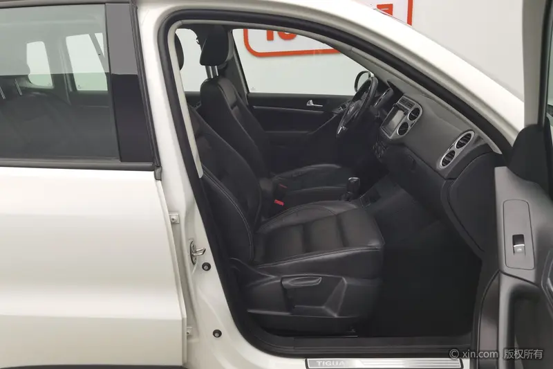 Volkswagen Tiguan — фото 14
