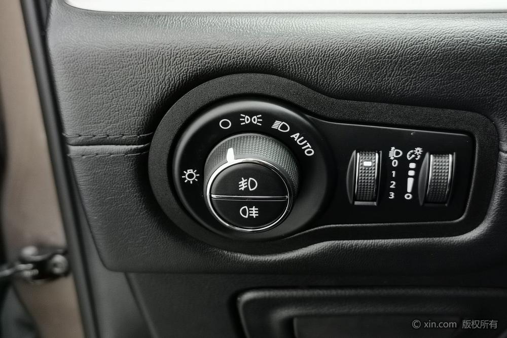 Jeep Commander, фото 12