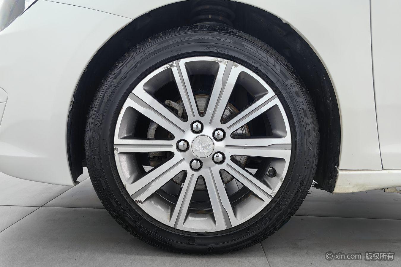 Peugeot 408 2015 1.2T AT Luxury