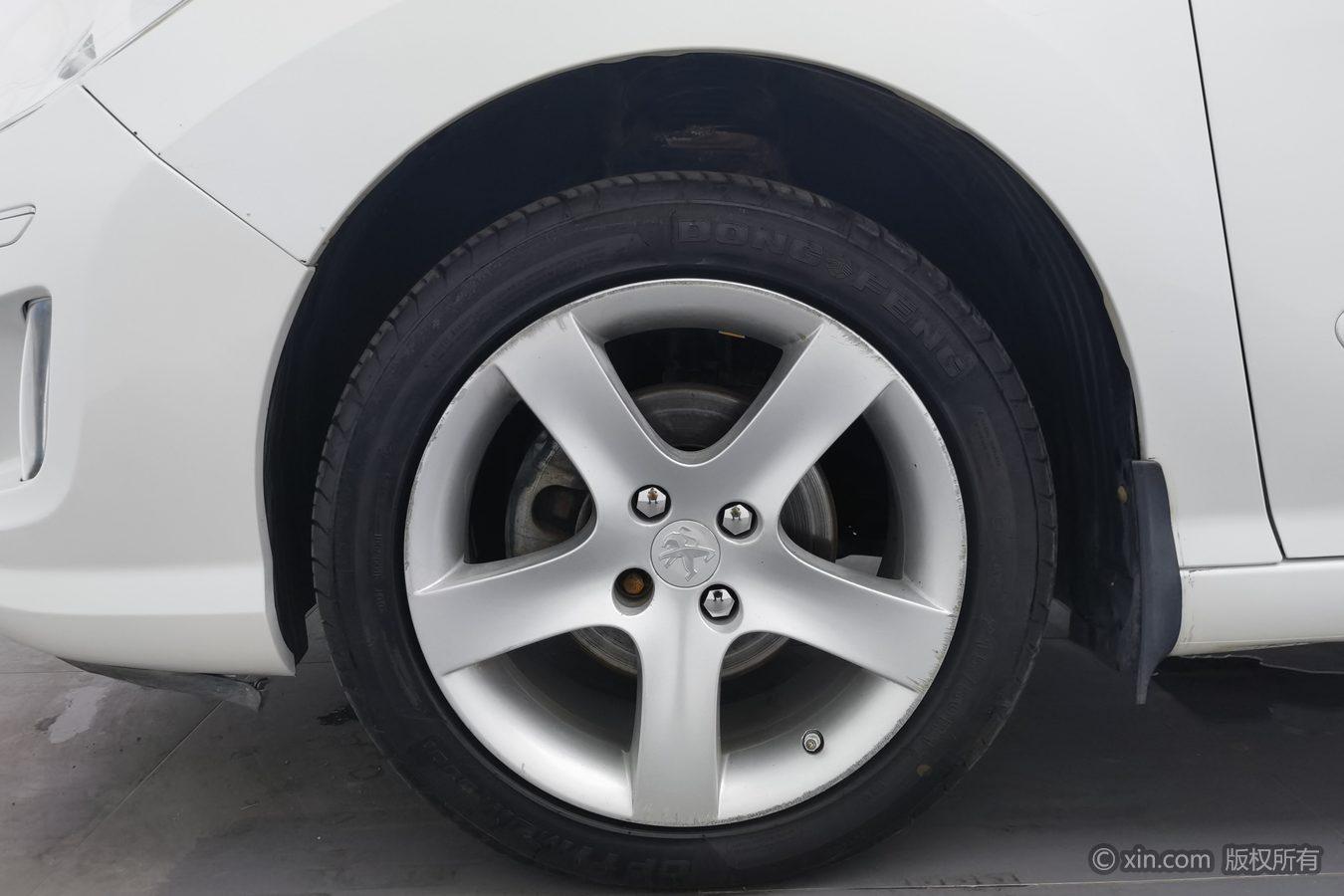 Peugeot 408 2013 2.0L AT Comfort