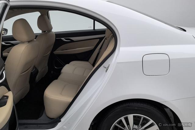 Geely Emgrand 2018 1.5 L MTLuxury — фото 18