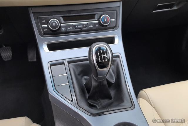 Geely Emgrand 2018 1.5 L MTLuxury — фото 14
