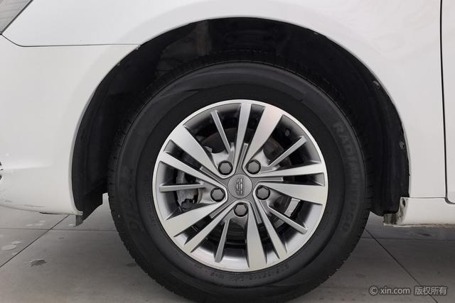 Geely Emgrand 2018 1.5 L MTLuxury — фото 8