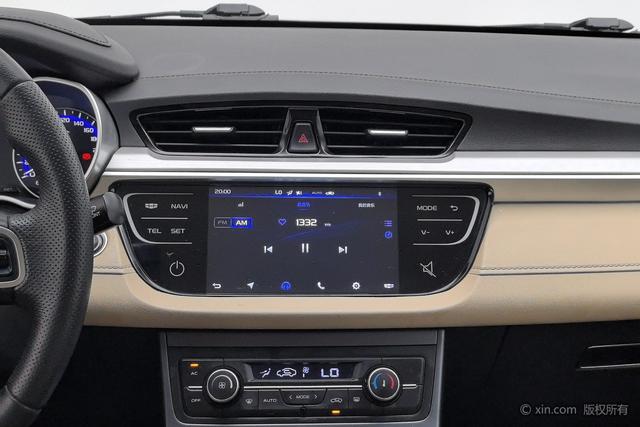 Geely Emgrand 2018 1.5 L MTLuxury — фото 12