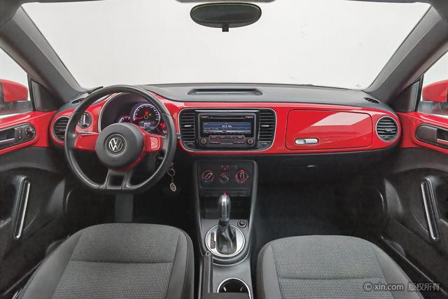 Volkswagen Beetle 2015 180 TSI — фото 12