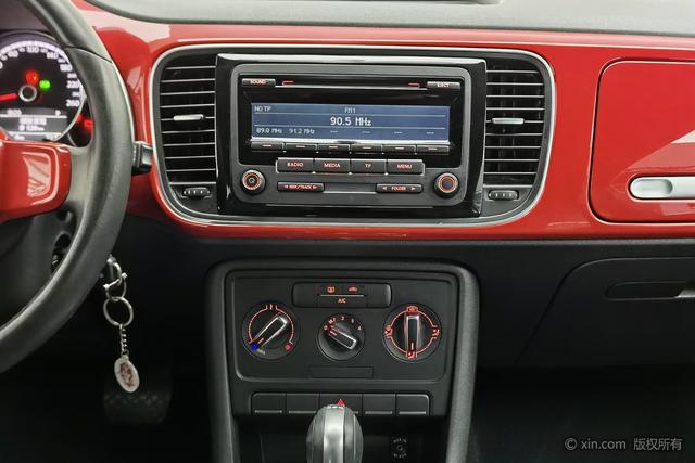Volkswagen Beetle 2015 180 TSI — фото 13
