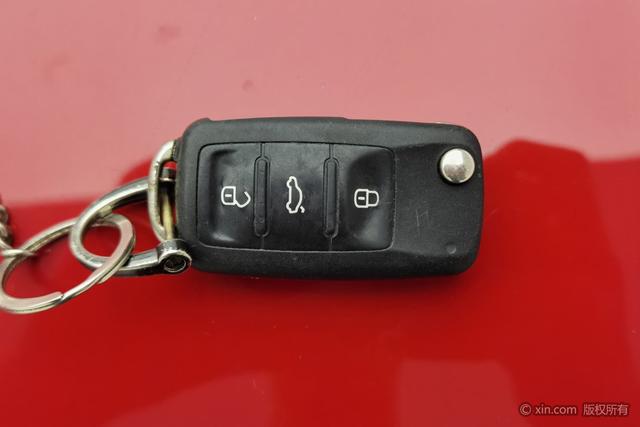 Volkswagen Beetle 2015 180 TSI — фото 6