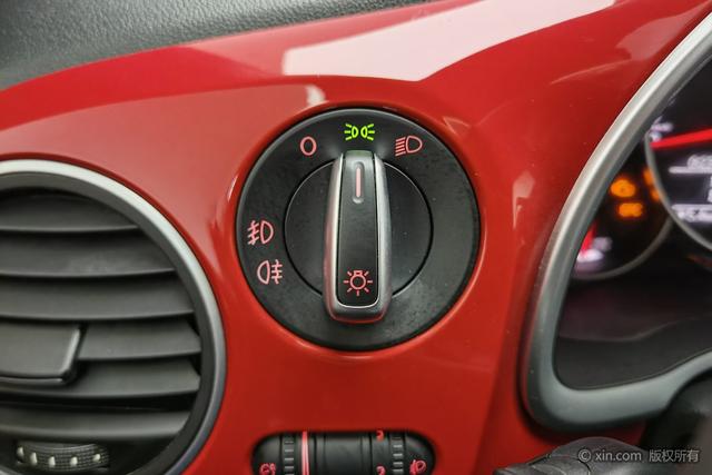 Volkswagen Beetle 2015 180 TSI — фото 16