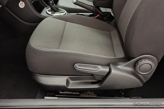 Volkswagen Beetle 2015 180 TSI — фото 18