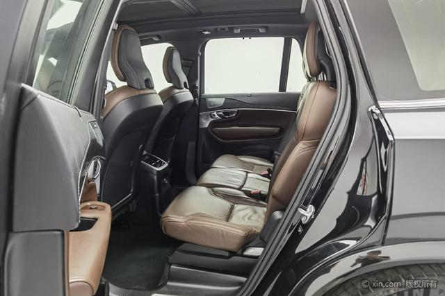 Volvo XC90 — фото 19