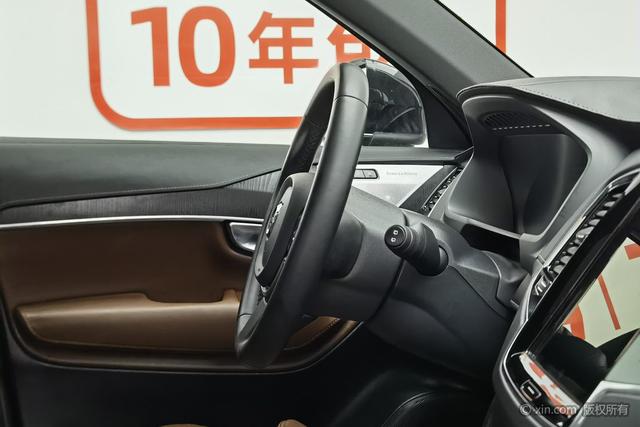Volvo XC90 — фото 12