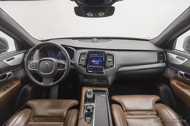 Volvo XC90 — фото 13