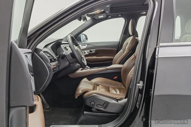 Volvo XC90 — фото 17
