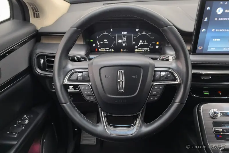 Lincoln Nautilus 2.0 T 4 WD Premium Plus — фото 9