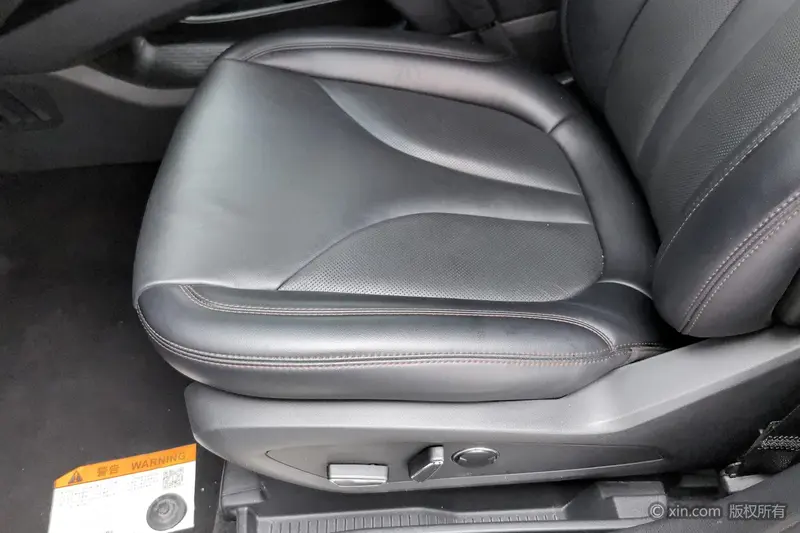Lincoln Nautilus 2.0 T 4 WD Premium Plus — фото 12