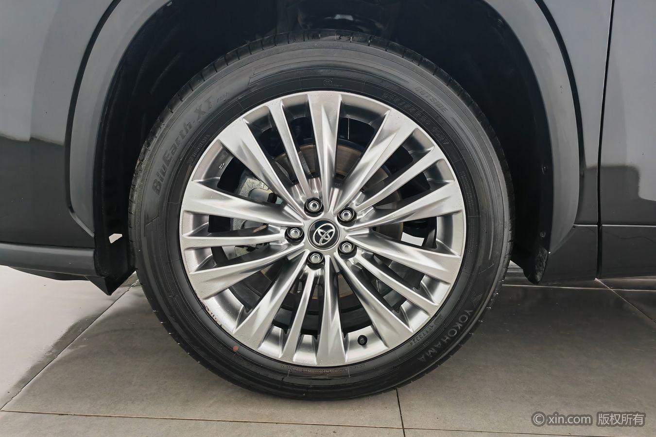Toyota Highlander 2024 2.5L Luxury 7 мест