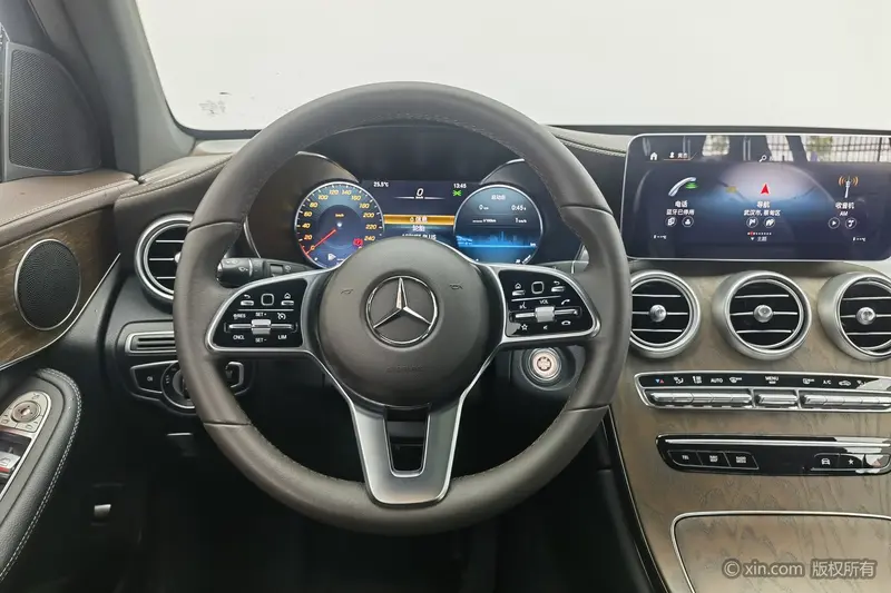 Mercedes-Benz GLC — фото 9
