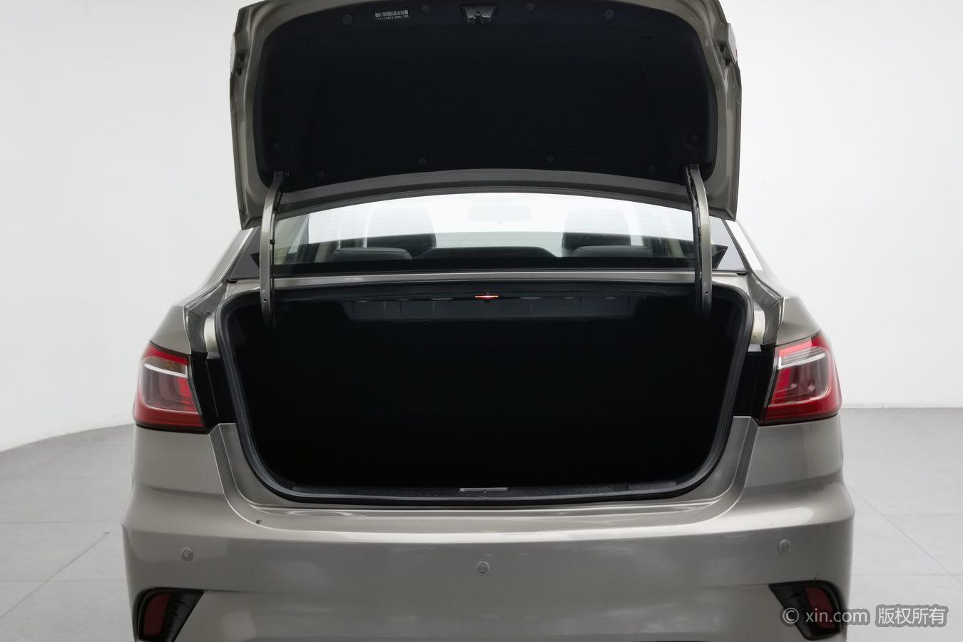 Changan Eado DT 2018 1.6L МКПП zhi xiang xing
