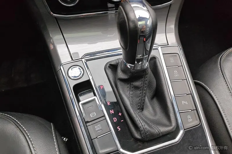 Volkswagen Passat — фото 10