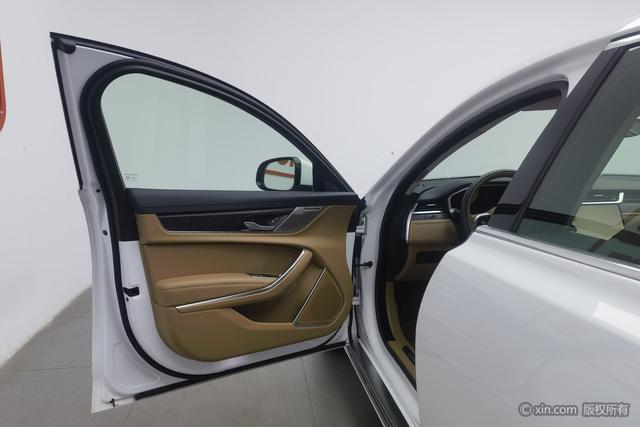 Jaguar XFL 2024 2.0 T P 250 2 WD — фото 20