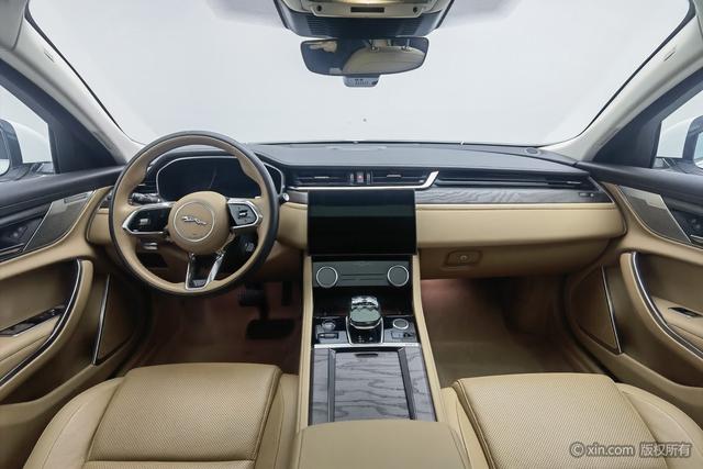 Jaguar XFL 2024 2.0 T P 250 2 WD — фото 11