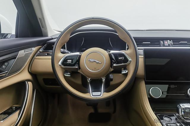 Jaguar XFL 2024 2.0 T P 250 2 WD — фото 13