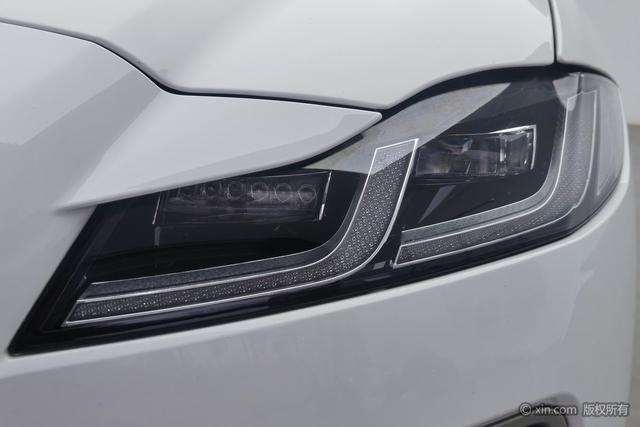Jaguar XFL 2024 2.0 T P 250 2 WD — фото 8